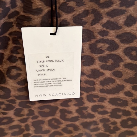 NWT Acacia Lenny Full piece Javan sold out print - Picture 7 of 10